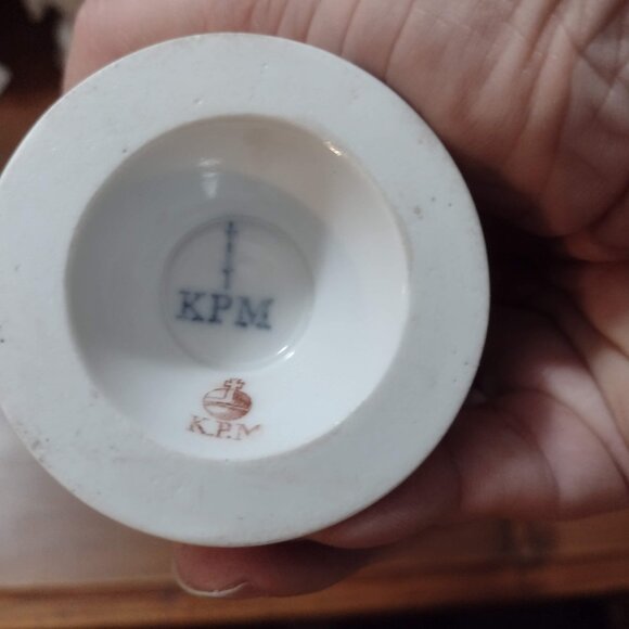 Stately Empire-Period (1830-1845) Porcelain Cup and Saucer, Germany - Picture 11 of 11